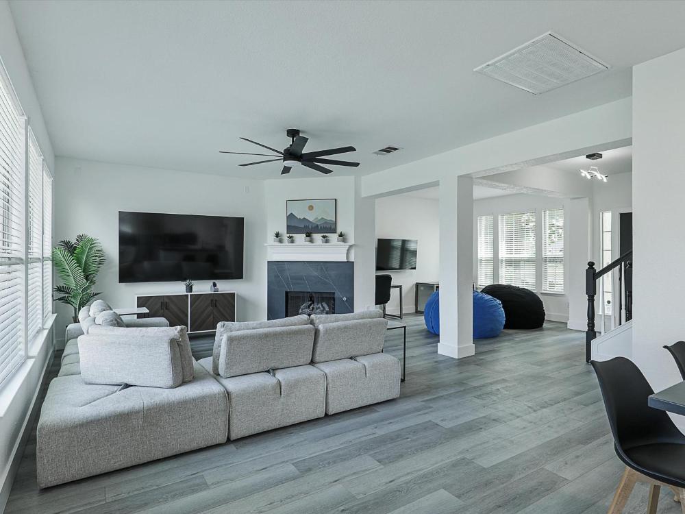 Newly Renovated Luxury 5BR Spacious, Stylish, Family-Ready